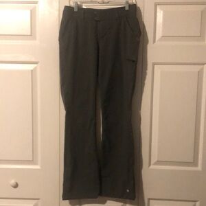 Columbia hiking pants ladies size 6 regular army / olive green